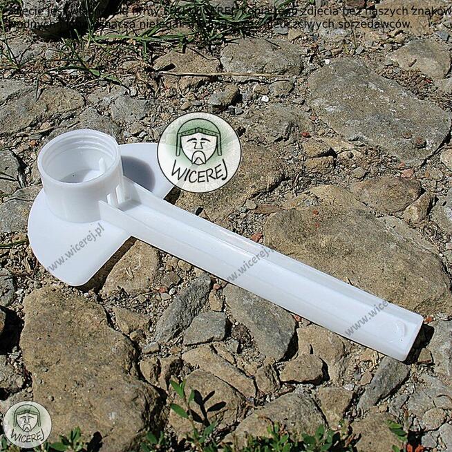 Poidło wylotowe dla pszczół zakręcane na butelkę podkarmiacz