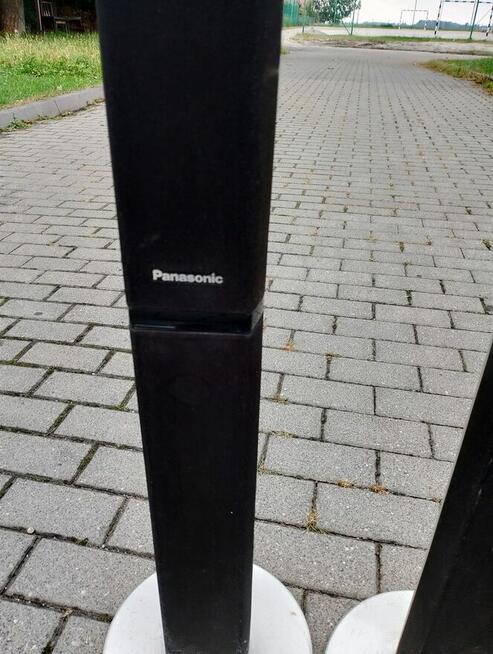 Dwa głośniki markowe sprawne.