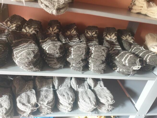 Skarpety rękawiczki czapki wełniane z runa owczego plecione