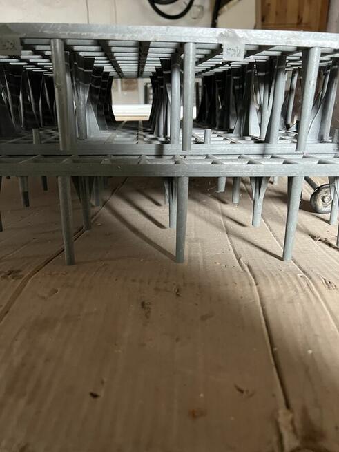 Ruszt podłogowy dla golebi