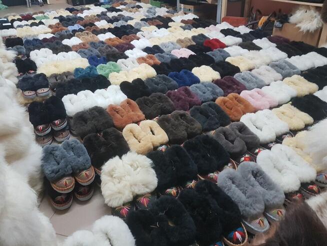 Pantofle bambosze kapcie zakopianki kożóchowe skórzane owcz