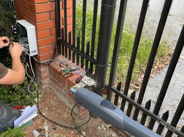 Serwis bram garażowych, wjazdowych i rolet zewnętrznych