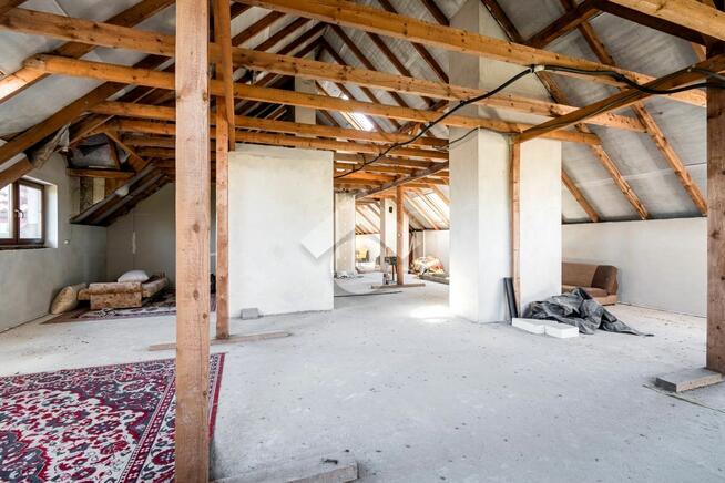 Obiekt komercyjny z gruntem i własnym parkingiem przy Dk 94