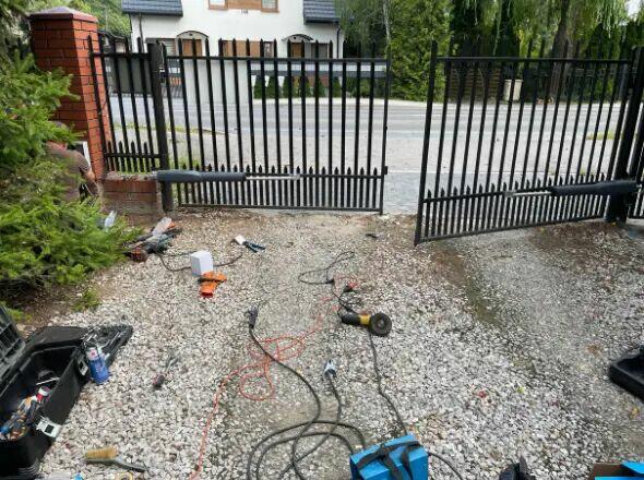 Serwis bram garażowych, wjazdowych i rolet zewnętrznych