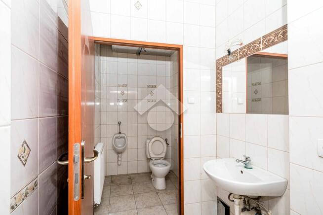 Obiekt komercyjny z gruntem i własnym parkingiem przy Dk 94