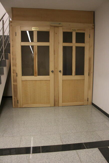 Klęcznik kościelny, do modlitwy, z siedziskiem