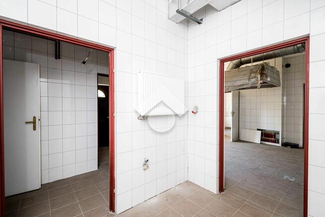 Obiekt komercyjny z gruntem i własnym parkingiem przy Dk 94