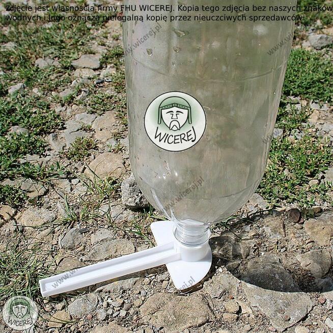 Poidło wylotowe dla pszczół zakręcane na butelkę podkarmiacz