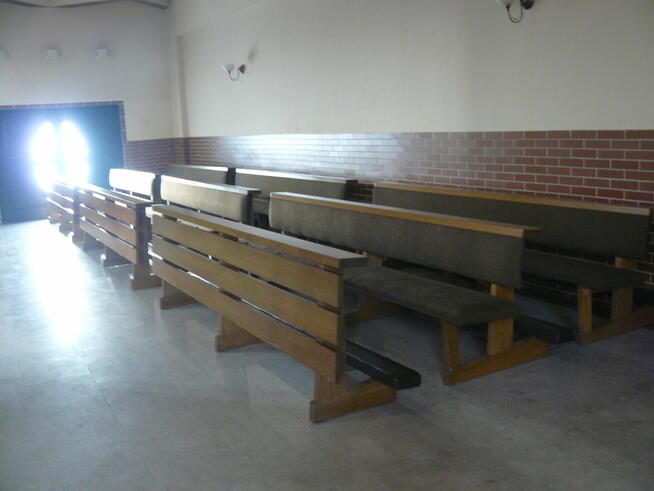 Klęcznik kościelny, do modlitwy, z siedziskiem