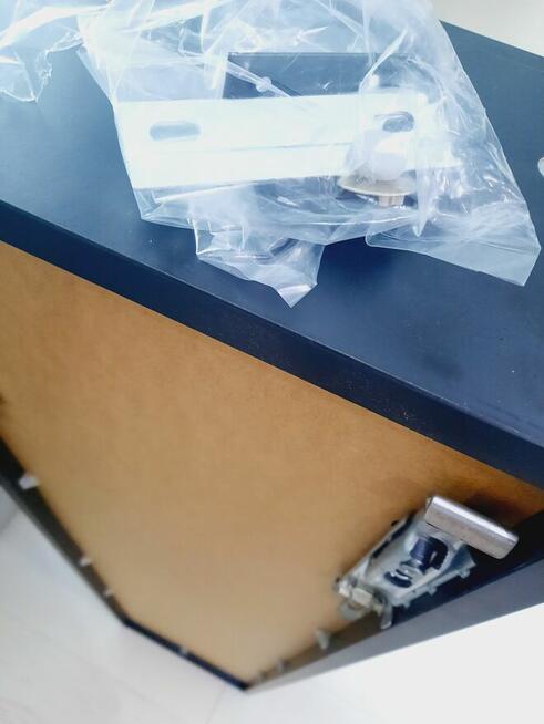 Łazienkowa szafka wisząca Katalonia 30 Sensea czarna złożona