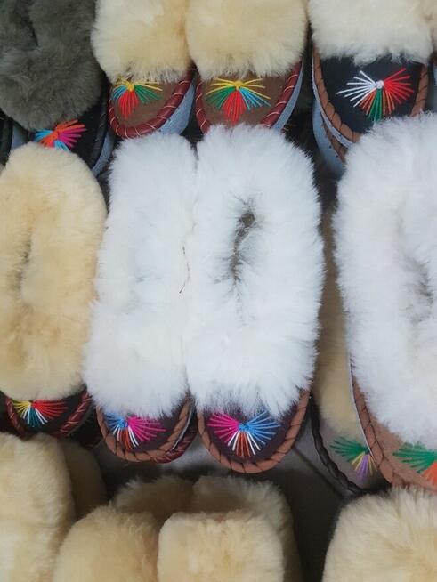 Pantofle bambosze kapcie zakopianki kożóchowe skórzane owcz