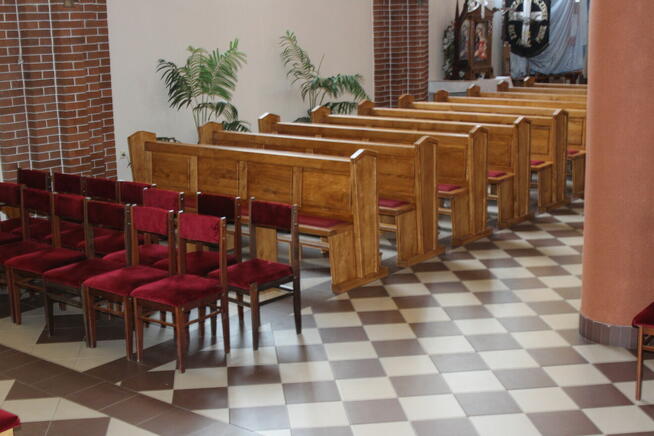 Klęcznik kościelny, do modlitwy, z siedziskiem