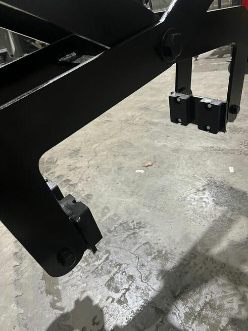 Chwytak koparki do korytek, krawężników, kamienia