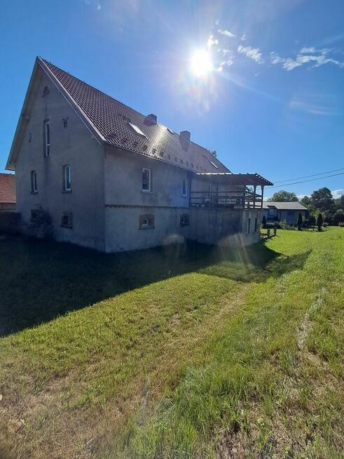 Poniemiecki dom ze stodołą i dużą działką