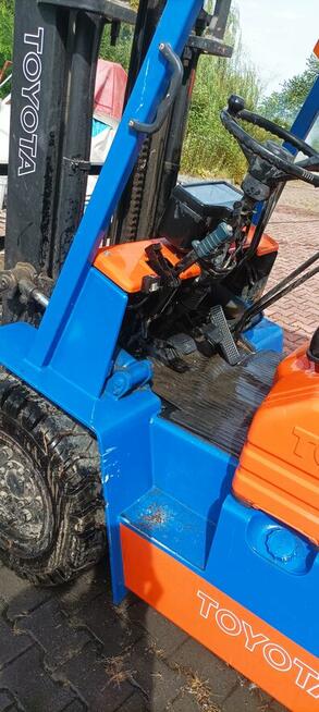 wózek widłowy TOYOTA