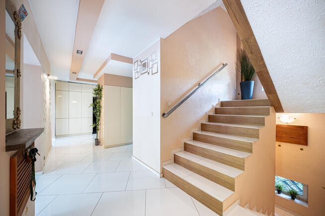 Dom w Falenicy, świetna lokalizacja, sauna + bar