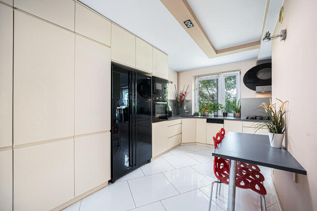 Dom w Falenicy, świetna lokalizacja, sauna + bar