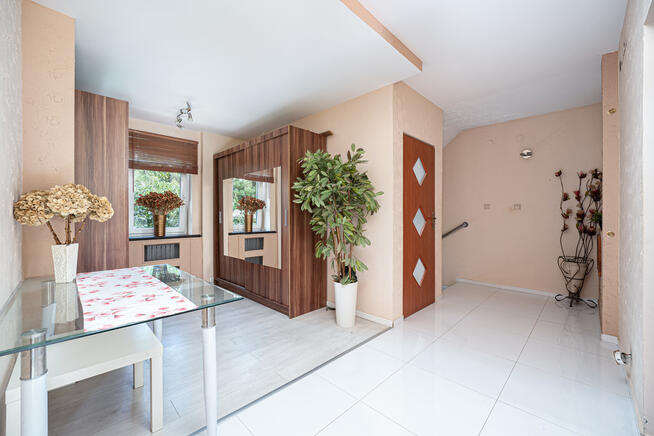 Dom w Falenicy, świetna lokalizacja, sauna + bar