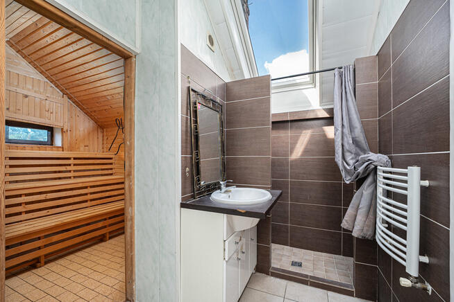 Dom w Falenicy, świetna lokalizacja, sauna + bar