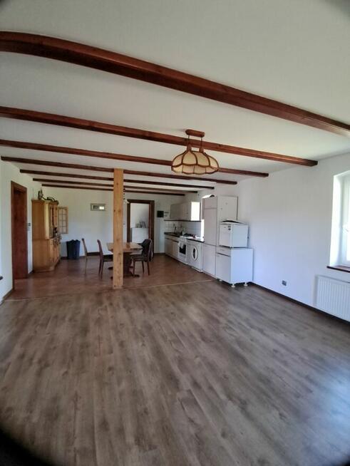 Poniemiecki dom ze stodołą i dużą działką