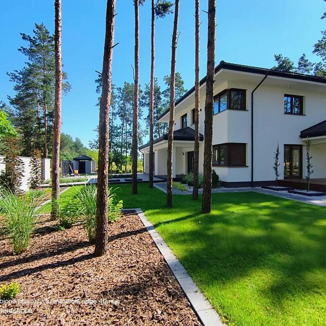 Praca przy zakładaniu ogrodów.