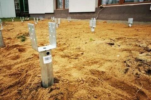 Zadaszenie domku holenderskiego z tarasem.