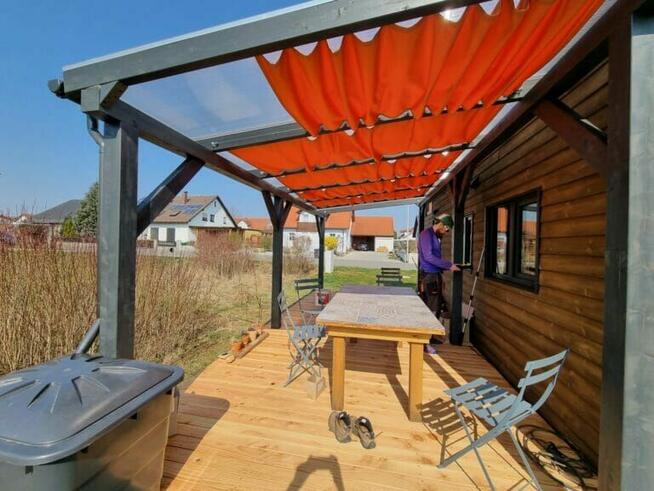 Zadaszenie domku holenderskiego z tarasem.