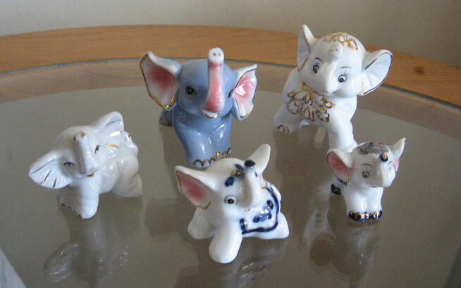 Słonie z porcelany , całe stado