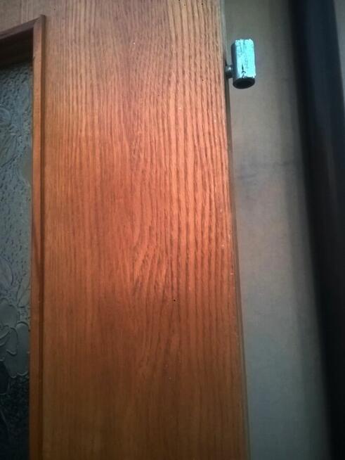 DRZWI wewn 80cm Prawe Drewno SOSNA Okucia Zamek Klamka Szyld