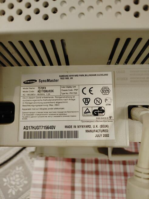 Monitor SAMSUNG SyncMaster 757 DFX z kablem zasilającym