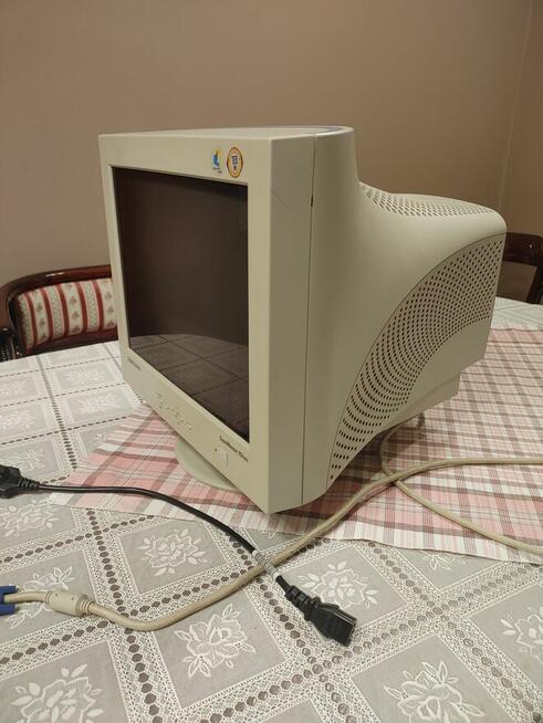 Monitor SAMSUNG SyncMaster 757 DFX z kablem zasilającym