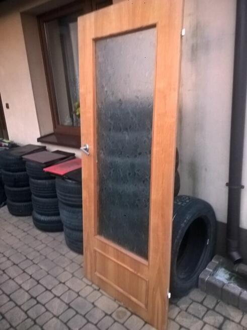 DRZWI wewn 80cm Prawe Drewno SOSNA Okucia Zamek Klamka Szyld