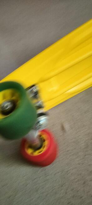 Deskorolka 22,5 na solidnych amortyzowanych kółkach łożyska