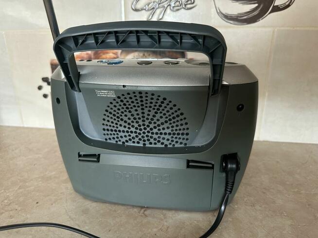 Radio przenośne na baterie.