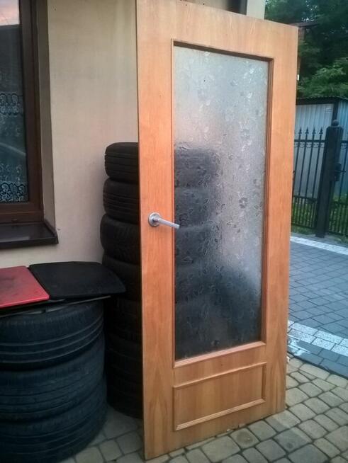 DRZWI wewn 80cm Prawe Drewno SOSNA Okucia Zamek Klamka Szyld