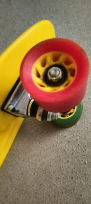 Deskorolka 22,5 na solidnych amortyzowanych kółkach łożyska