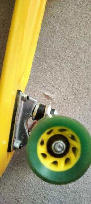 Deskorolka 22,5 na solidnych amortyzowanych kółkach łożyska