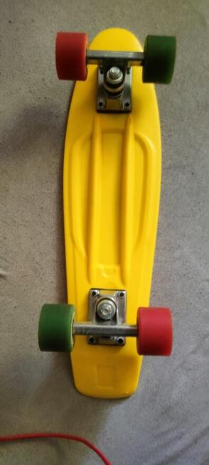 Deskorolka 22,5 na solidnych amortyzowanych kółkach łożyska