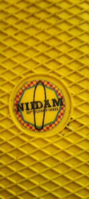 Deskorolka 22,5 na solidnych amortyzowanych kółkach łożyska