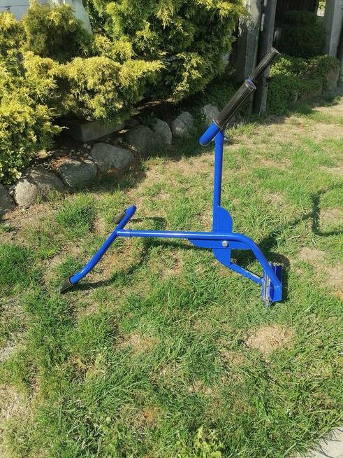 Chwytak do krawęźników