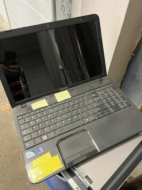 Syndyk sprzeda Laptop Toshiba C850