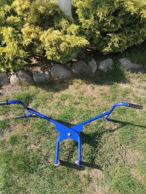 Chwytak do krawęźników