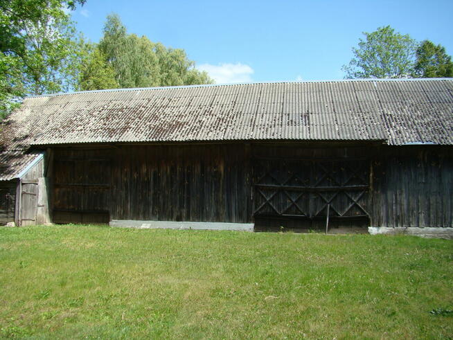 Sprzedam dom z zabudowaniami.