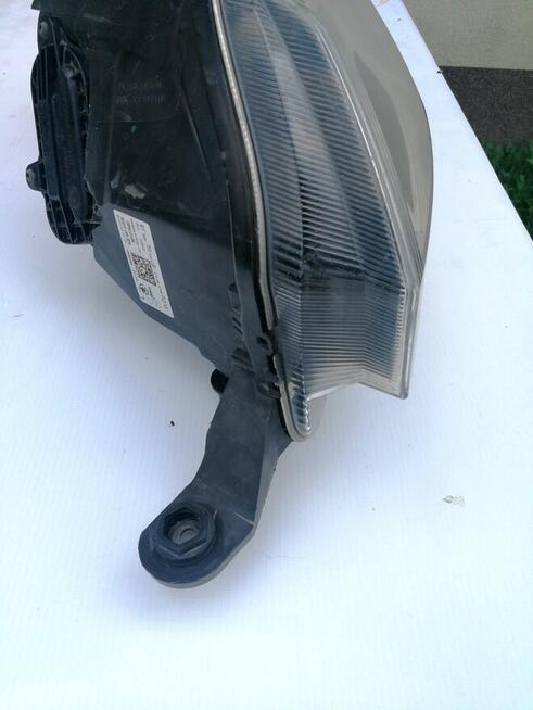 Reflektor Skoda Rapid lewy przód