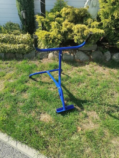 Chwytak do krawęźników