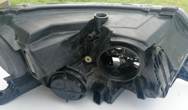 Reflektor Skoda Rapid lewy przód