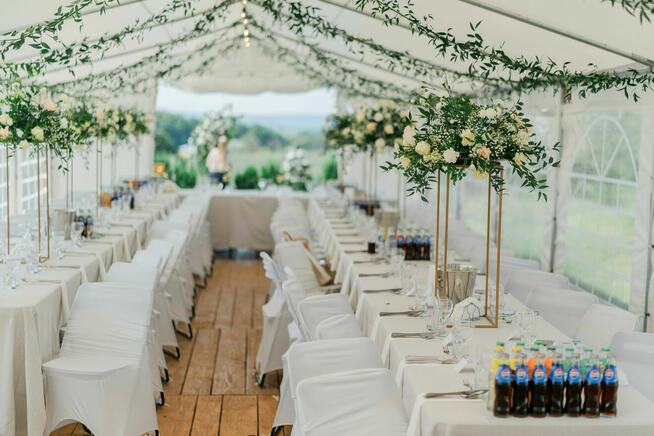 Partiez - wynajem namiotów, drewnianej podłogi i wyposażenia