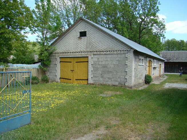 Sprzedam dom z zabudowaniami.