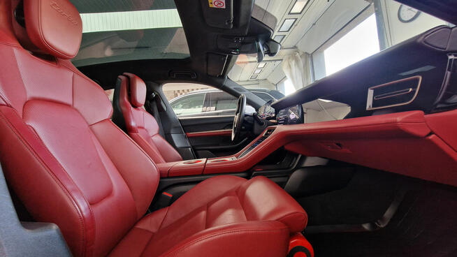 Wynajem auta do ślubu z kierowcą Porsche Taycan Turbo