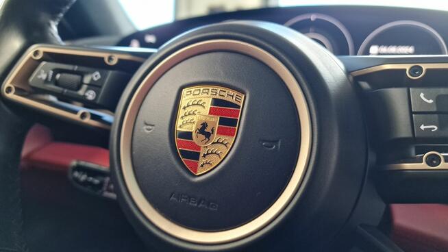 Wynajem auta do ślubu z kierowcą Porsche Taycan Turbo